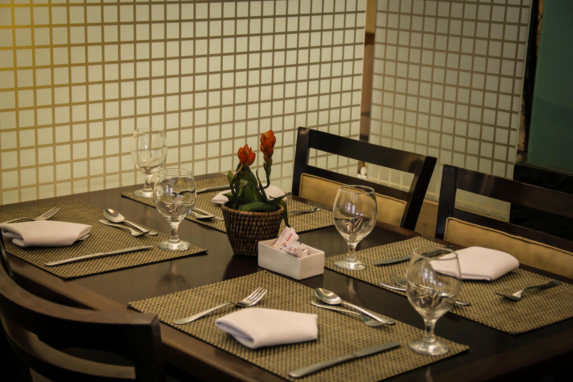 Hotel Atlantico Tower Rio de Janeiro Exterior photo A table set for a meal at a restaurant