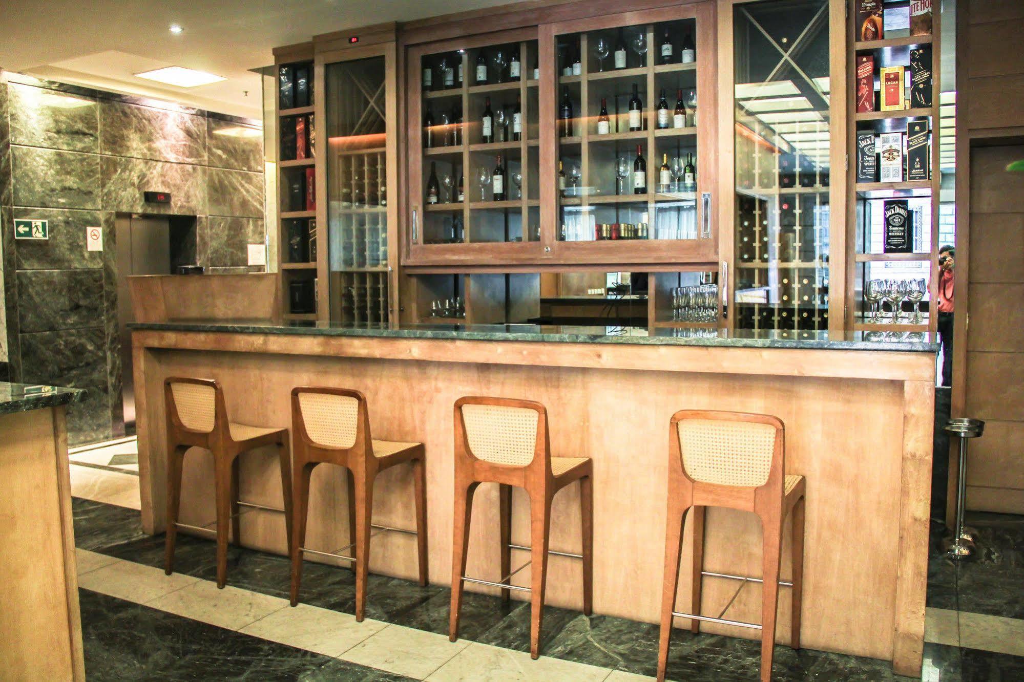 Hotel Atlantico Tower Rio de Janeiro Exterior photo The bar at the hotel